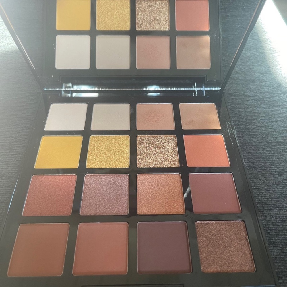 LA Girl Eyeshadow Palette